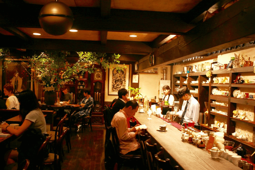 純喫茶ブームを背景に、地域に根差した喫茶店開業が再評価されている