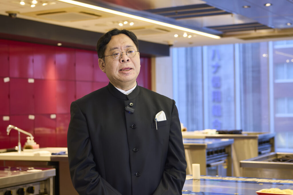 服部百彦氏